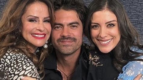 Aleida Núñez posa muy sexy con El Señor de los Cielos Rafael。